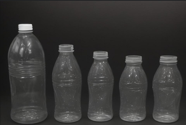 Botellas de agua de plástico 